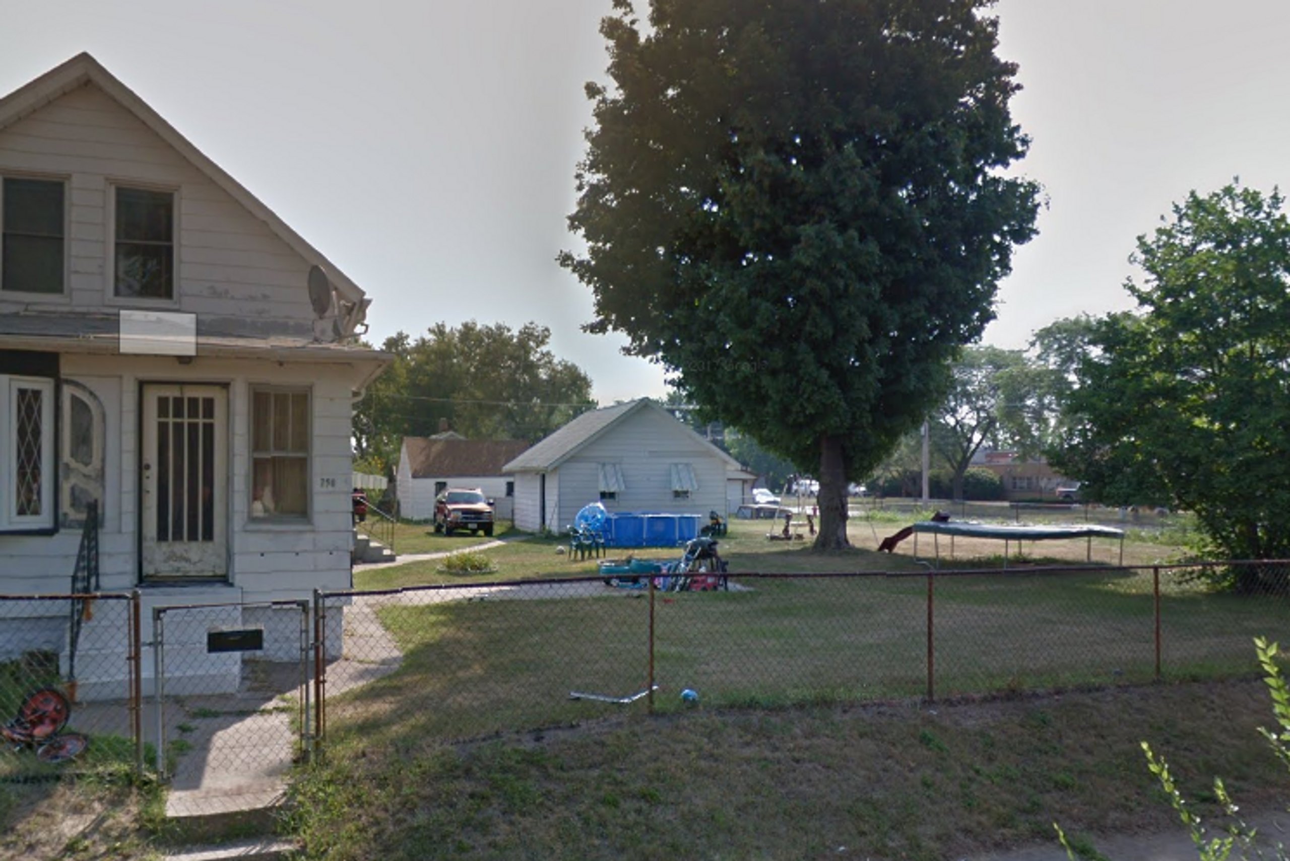 Parking, Garages And Car Spaces For Rent 20 x 10 Unpaved Lot 238055